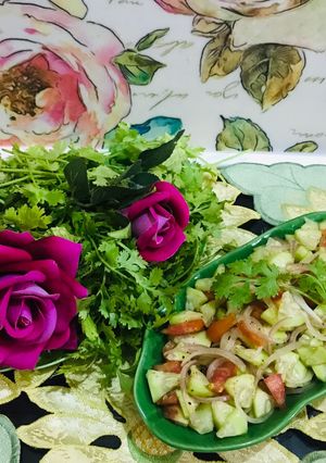 A picture of Kitchen garden salad.
