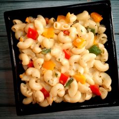 A picture of Alfredo Pasta with Mayonnaise.