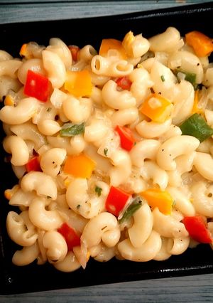 A picture of Alfredo Pasta with Mayonnaise.