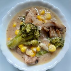 Mushroom Broccoli and Corn soup A picture of Mushroom Broccoli and Corn soup.