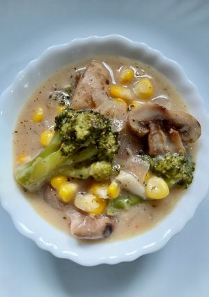 A picture of Mushroom Broccoli and Corn soup.