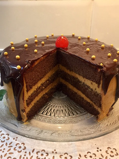 Foto principal de Tarta de chocolate rellena de crema de queso con dulce de leche