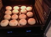 Una foto de pan de la abuela con aceite