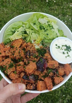 Une photo de 🍠Patate douce croustillante chapelure Panko paprika fumé sauce Feta miel ail confit
