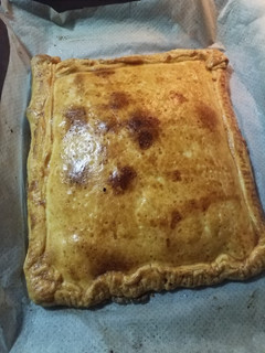 Una foto de Empanada de atún y salmón ahumado
