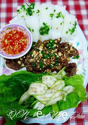 A picture of Grilled Beef with Banh Hoi Noodles.