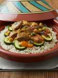 Tajine de cerdo con arroz y calabacín