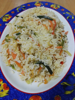 Una foto de Arroz y verduras salteadas