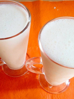 Una foto de Licuado de banana 🍌con leche y yogurt