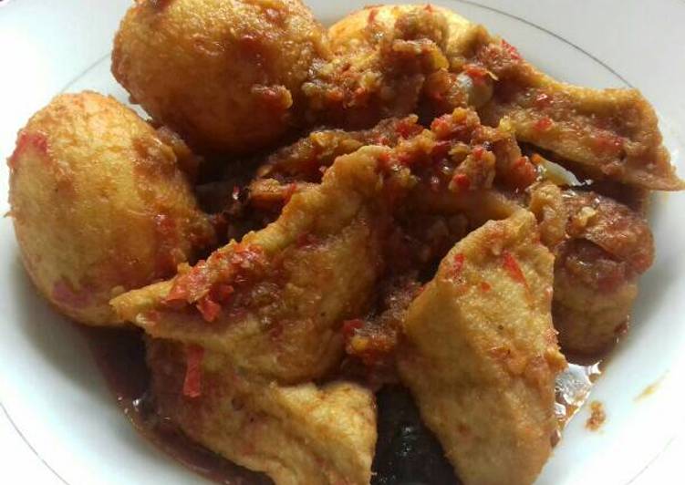 Telor tahu balado