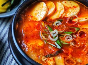 Hình của món CANH ĐẬU HỦ NON ITAEWON - HÀN QUỐC - SUNDUBU JJIGAE-순두부찌개.