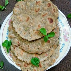 A picture of Jowar and bajra vegetables paratha.