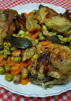 Une photo de Tajine de poulet aux olives carottes et citron confit 🍴