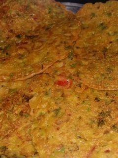 बेसन चीला (Besan cheela recipe in hindi) रेसिपी मुख्य फोटो