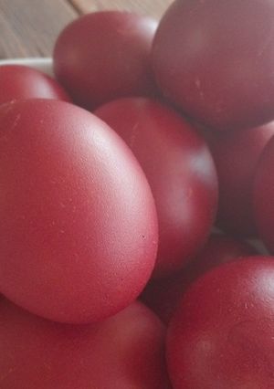 Φωτογραφία της συνταγής Πασχαλινά αυγά βαμμένα με φλούδες κρεμμυδιού