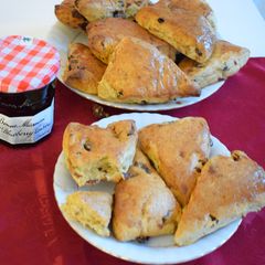 A picture of Breakfast fig scone wedges.