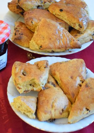 A picture of Breakfast fig scone wedges.