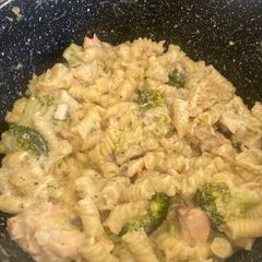A picture of One Pot Salmon Broccoli Creamy Pasta.