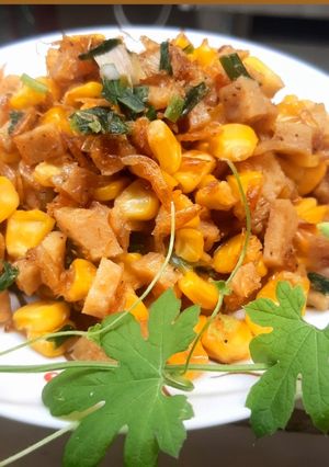 Hình của món Bắp xào chả lụa và con ruốc.