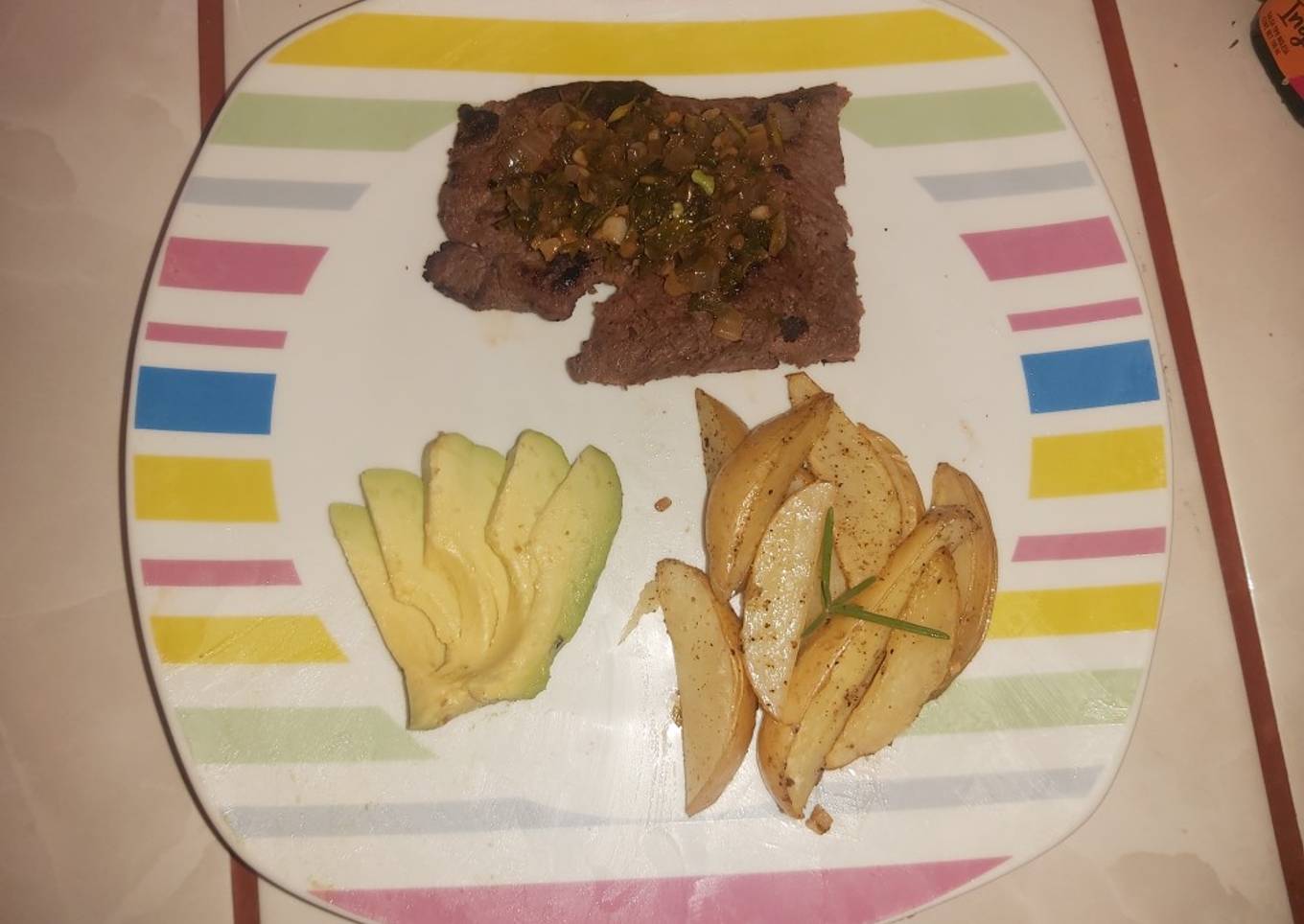 Filete al perejil con papas rústicas