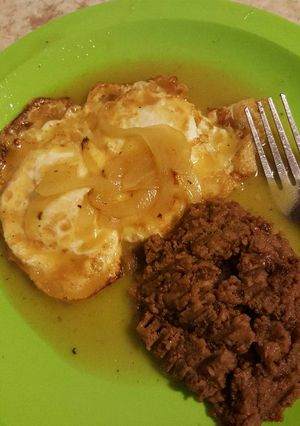 Una foto de Huevos en mostaza 🇸🇻 😍