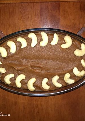 A picture of Aate ka Halwa (karaah prashad).