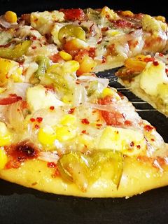 पिझ्झा (pizza recipe in marathi) रेसिपी चे मुख्य फोटो