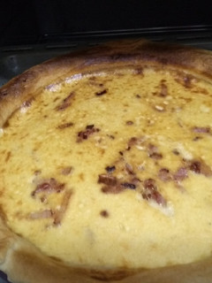 Una foto de Quiche de bacon con puerros y calabacín