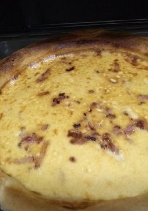 Una foto de Quiche de bacon con puerros y calabacín
