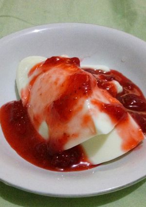 Foto resep Yoghurt With Topping Strawberry
