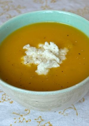Una foto de Crema de carbassa amb formatge de cabra