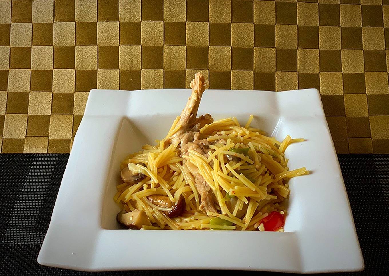 Fideos con conejo y setas