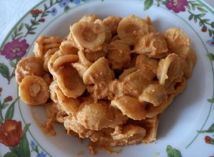 Foto di Orecchiette con Hummus di ceci e pomodorini secchi