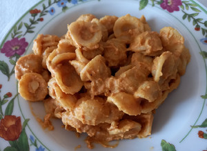 Foto di Orecchiette con Hummus di ceci e pomodorini secchi