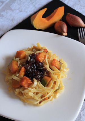 Foto di Tagliatelle con zucca e scalogno caramellato