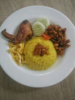 Foto resep Nasi kuning rice cooker