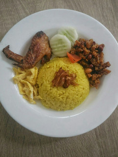 Foto resep Nasi kuning rice cooker