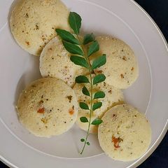 A picture of Instant Rava Idli.