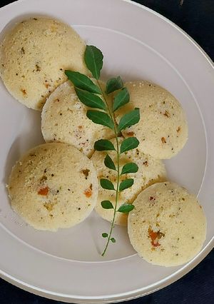 A picture of Instant Rava Idli.
