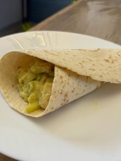 Une photo de Wraps poulet et courgettes au brebis