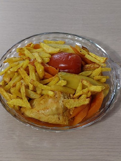 عکسی از دستور خوراک مرغ و صیفی جات