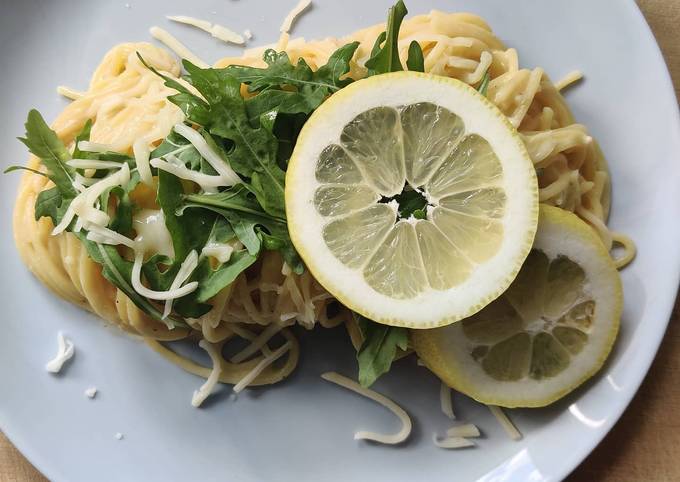 Zitronenpasta mit Rucola