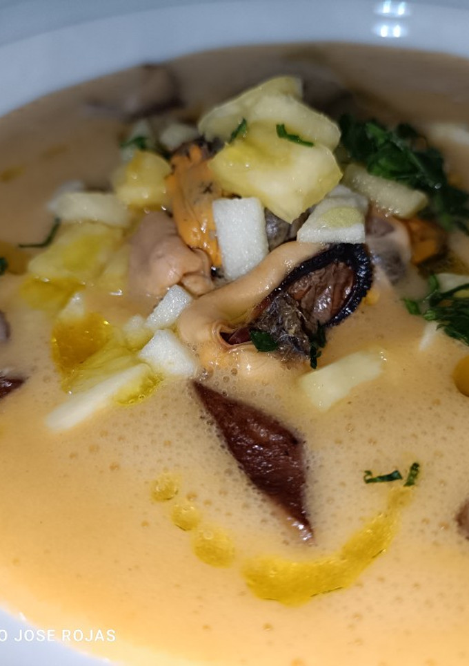 Una foto de Crema con "espuma" de mejillones