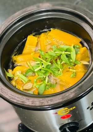 Hình của món Canh Bí Đỏ Sườn Non.