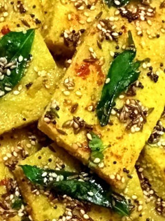 મગદાળ નાં ઢોકળા(magdal na dhokla recipe in Gujarati) રેસીપી મુખ્ય ફોટો