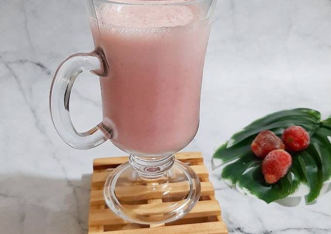 Langkah Mudah untuk Membuat Creamy Strawberry Yoghurt Anti Gagal
