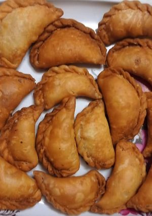 જામનગરના ફેમસ ઘૂઘરા (Jamnagar Famous Ghughra Recipe In Gujarati) રેસીપી મુખ્ય ફોટો