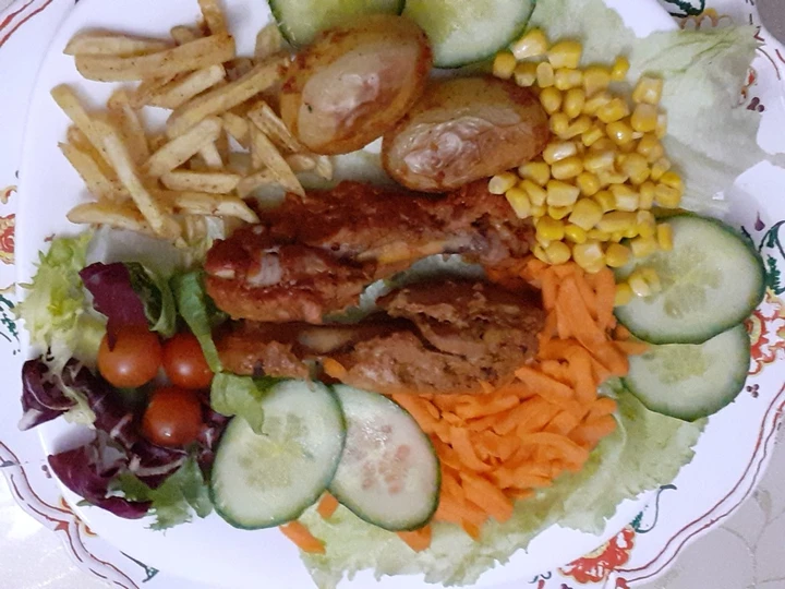 Easy Steps to Make Chicken Steamed Roast with Salad the Can Spoil the Tongue Appealing