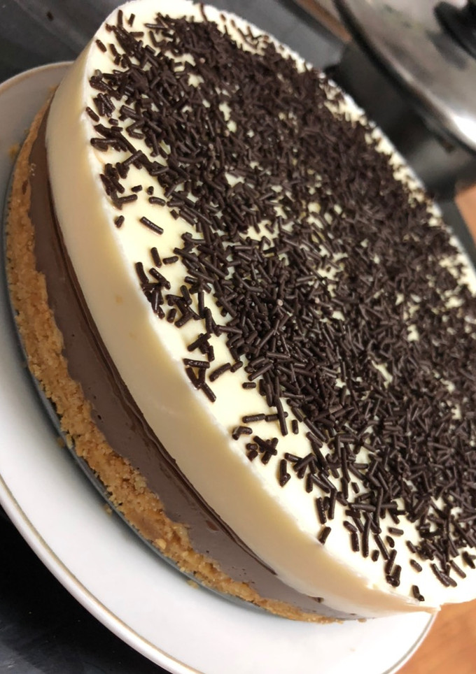 Una foto de Tarta 2 chocolates, con base de galleta