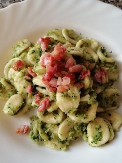 Foto di Orecchiette broccoli e guanciale